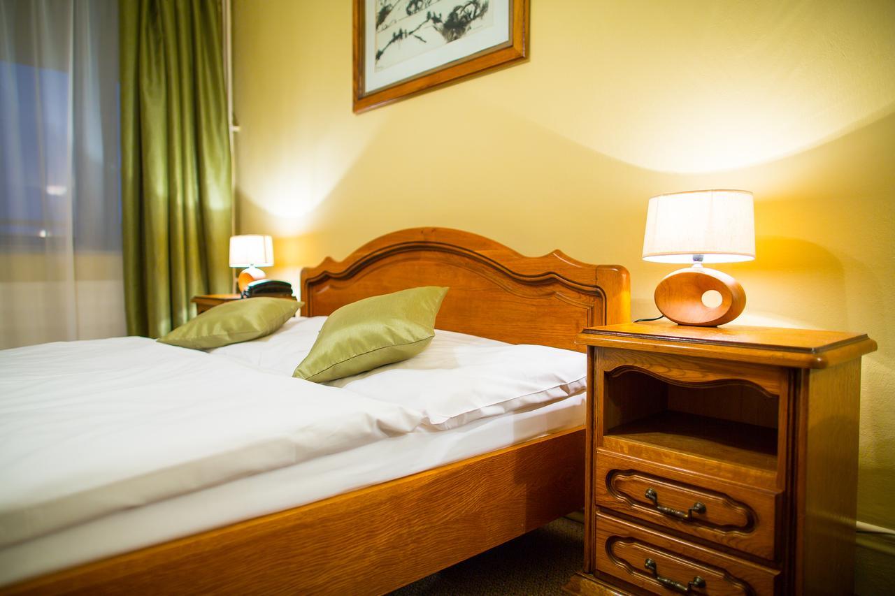 Hotel Satelit Pieszczany Zewnętrze zdjęcie