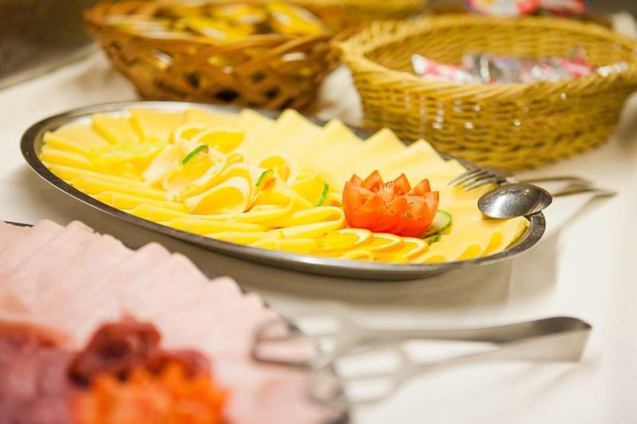 Hotel Satelit Pieszczany Zewnętrze zdjęcie