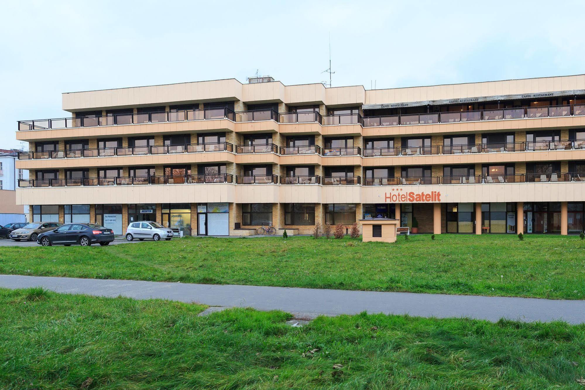 Hotel Satelit Pieszczany Zewnętrze zdjęcie