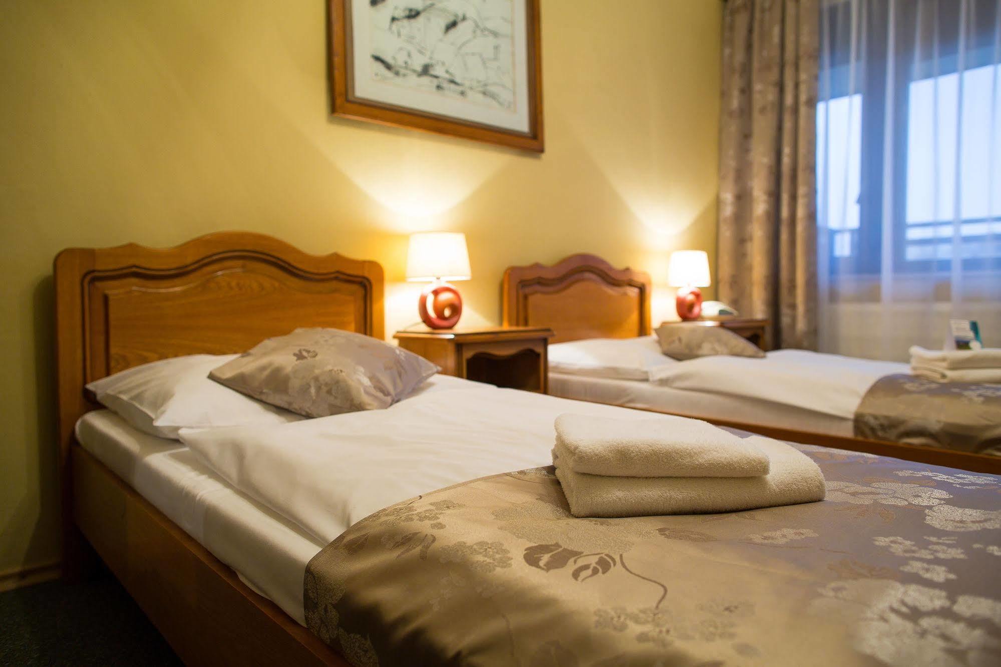 Hotel Satelit Pieszczany Zewnętrze zdjęcie