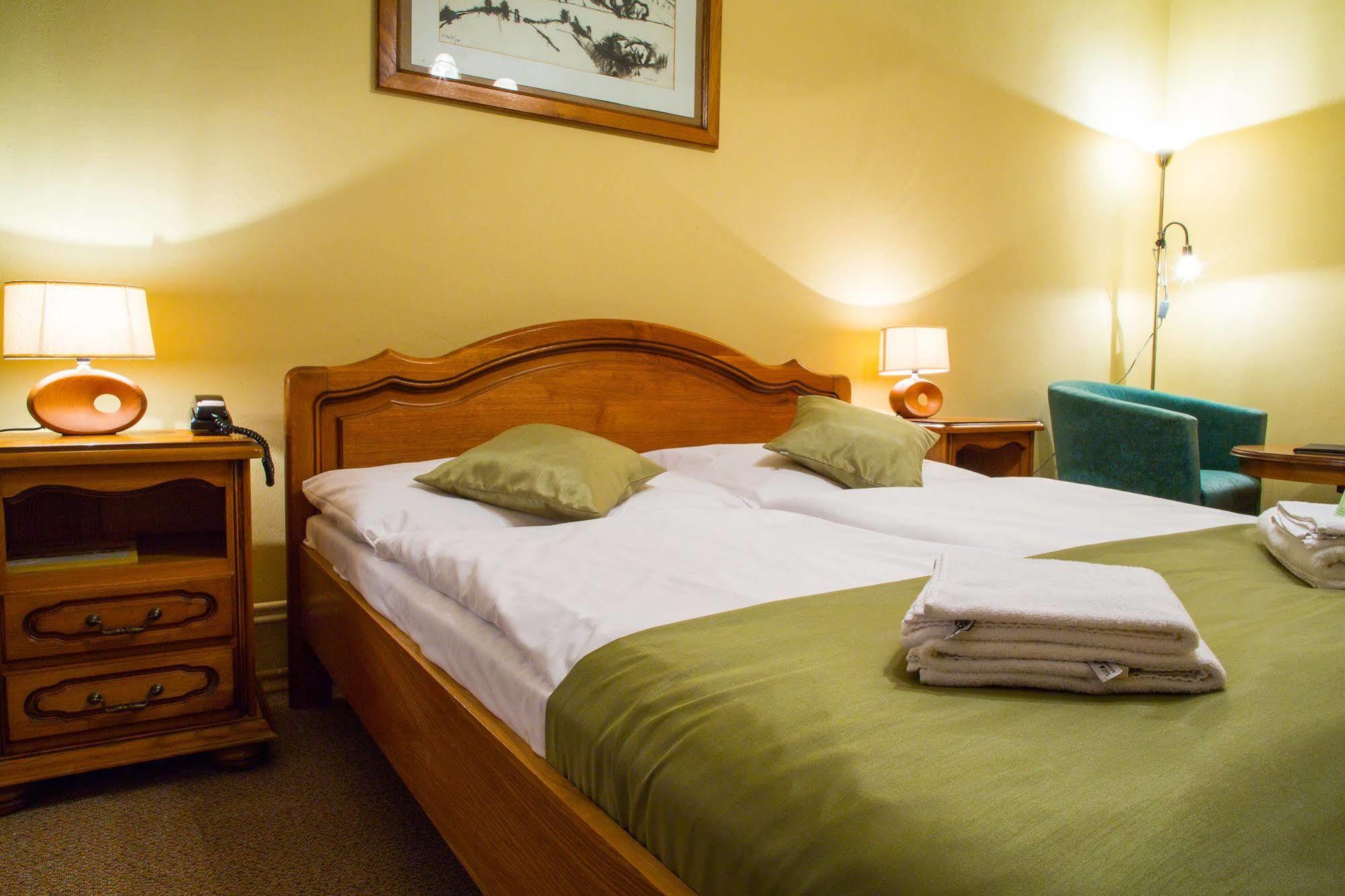 Hotel Satelit Pieszczany Zewnętrze zdjęcie
