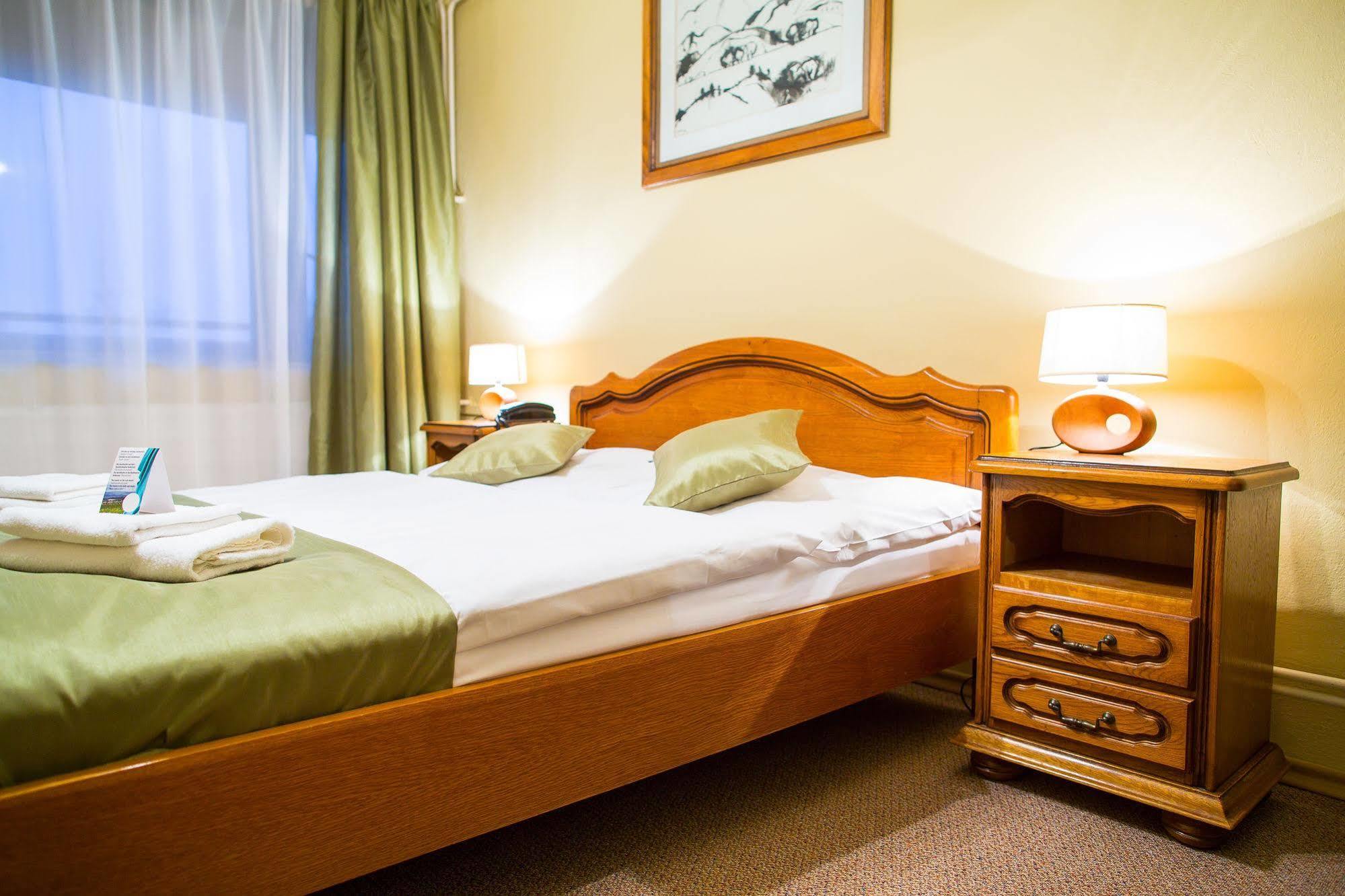Hotel Satelit Pieszczany Zewnętrze zdjęcie