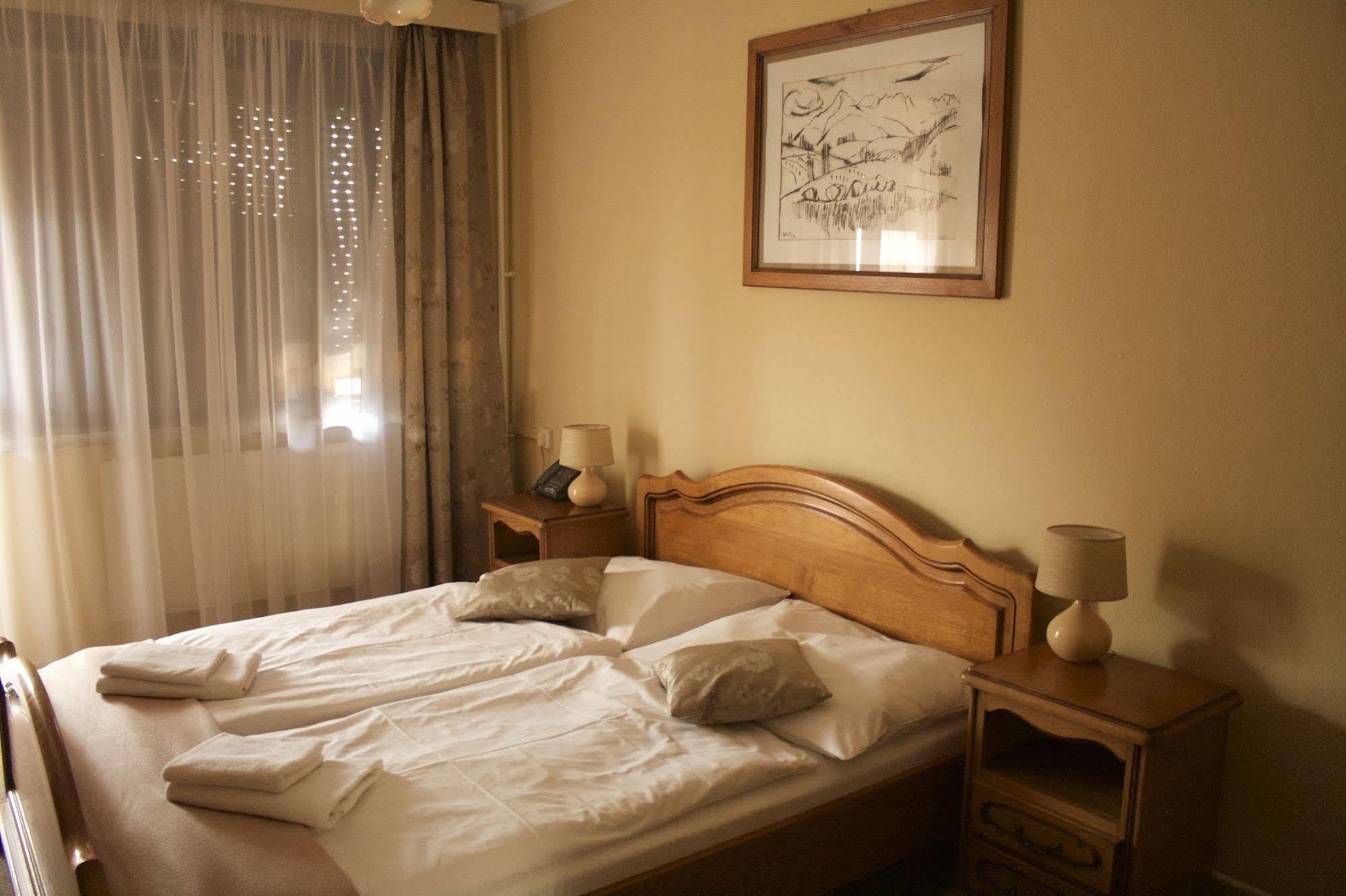Hotel Satelit Pieszczany Zewnętrze zdjęcie