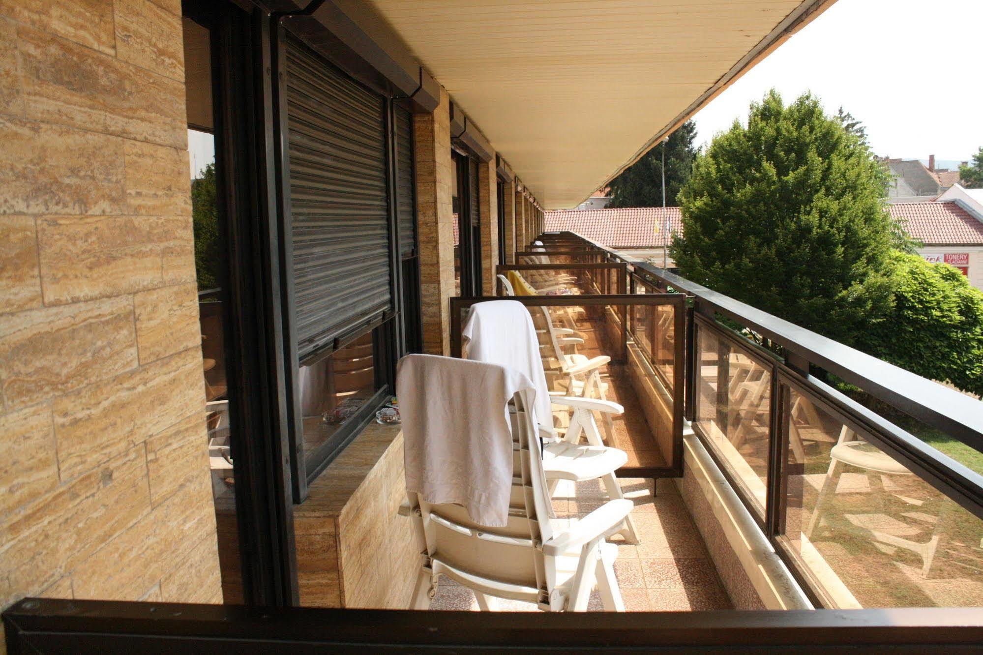 Hotel Satelit Pieszczany Zewnętrze zdjęcie